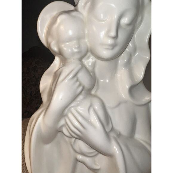 Virgin Mary &Jesus Bisque Porcelain 10" Figurine--Vintage and Beautiful - Picture 3 of 11